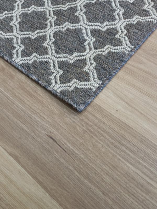 Moroccan Flatweave Gest Metal Floor Rug