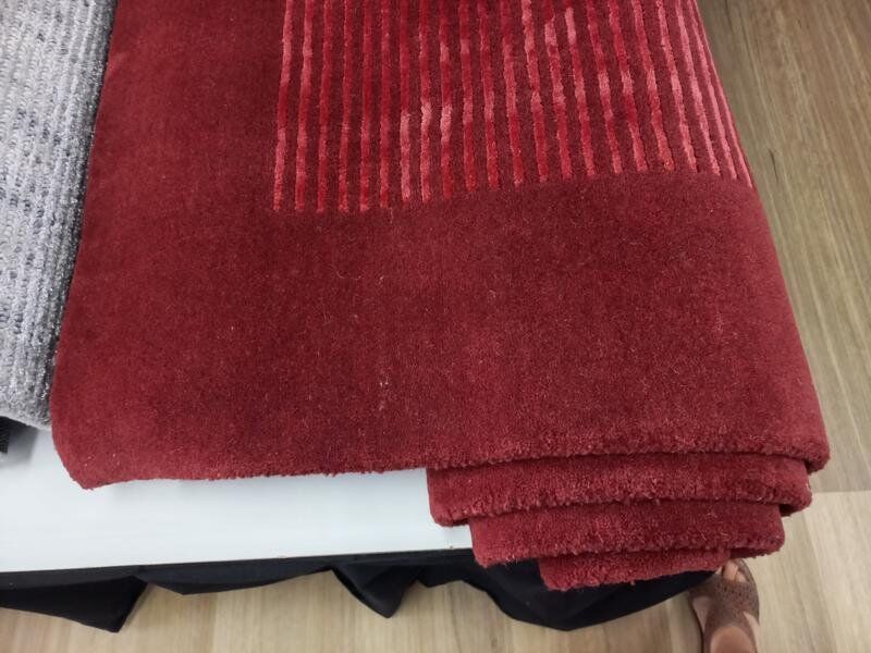 Chunky Wool Rugs Hand Loomed Whisper Border Red