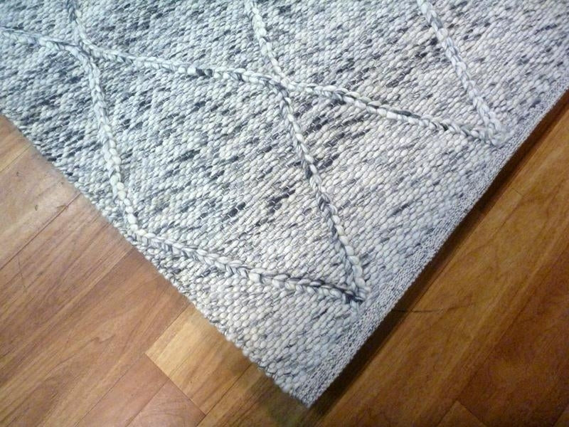Handwoven Valencia Diamond Design Wool & Polyester Floor Area Rug Grey