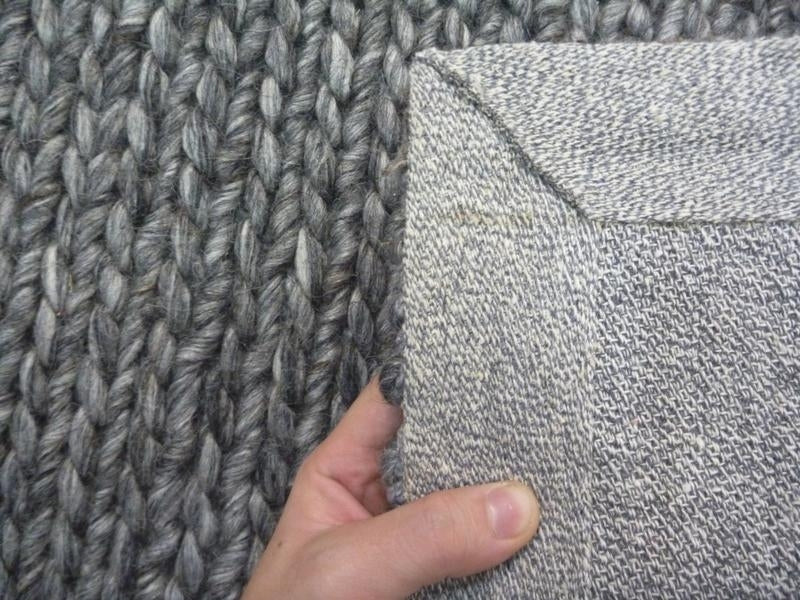 Handwoven Sumak Weave Wool & Art-Silk Ishka Empire Graphite Area Floor Rug