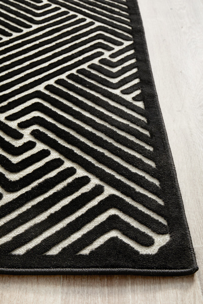 York Cindy Black & Gold Runner Rug
